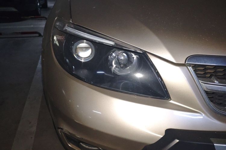 Used BYD S6 2013 Jingyue Edition 2.0L Manual Luxury Model 5 Seats Right Front Headlight