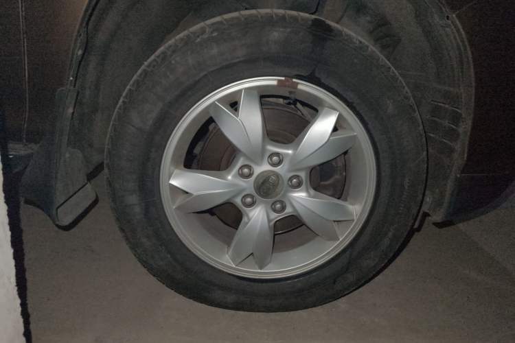 Used BYD S6 2013 Jingyue Edition 2.4L Automatic Luxury Model 5 Seats Right Front Wheel Hub