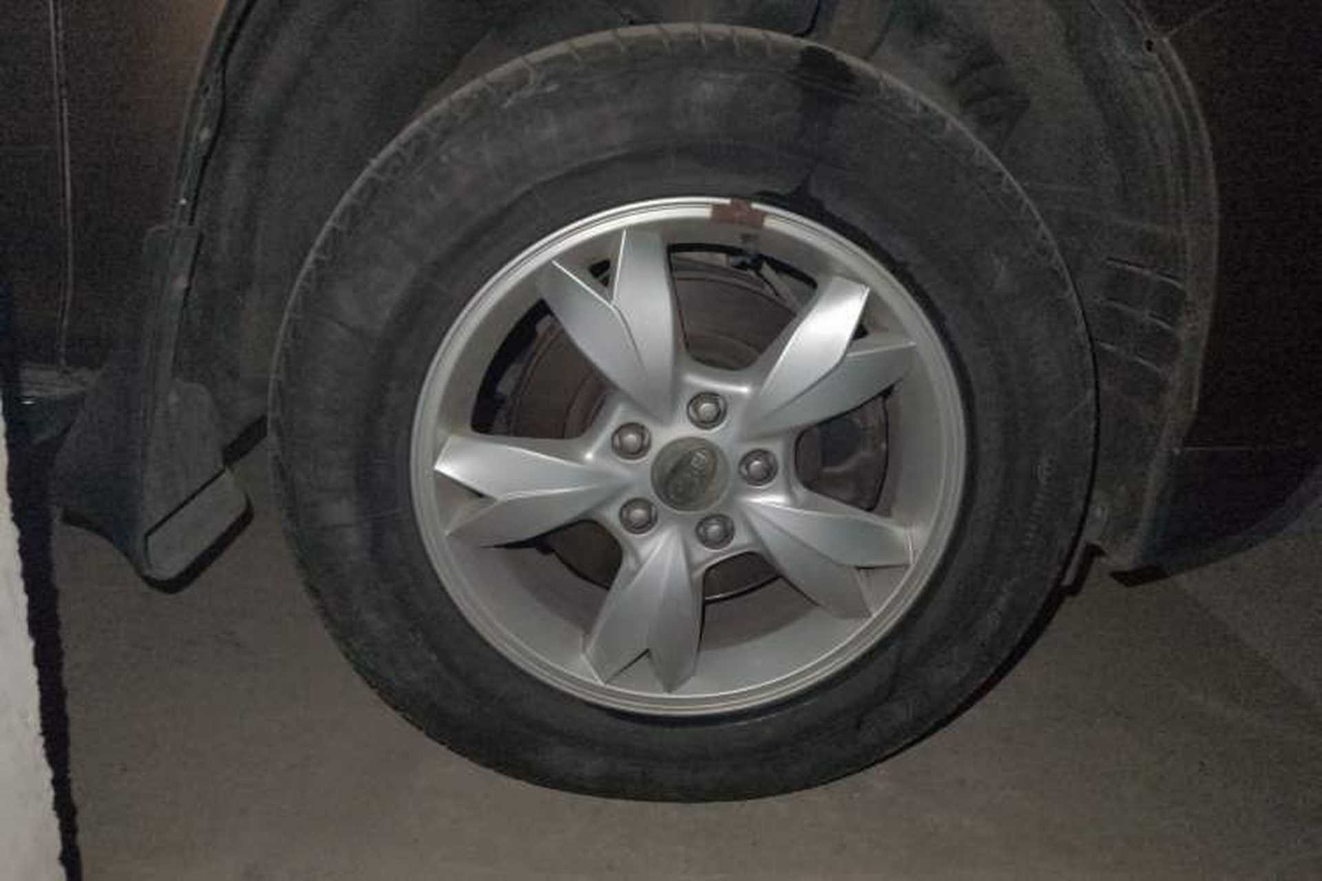 Used BYD S6 2013 Jingyue Edition 2.4L Automatic Luxury Model 5 Seats Right Front Wheel Hub