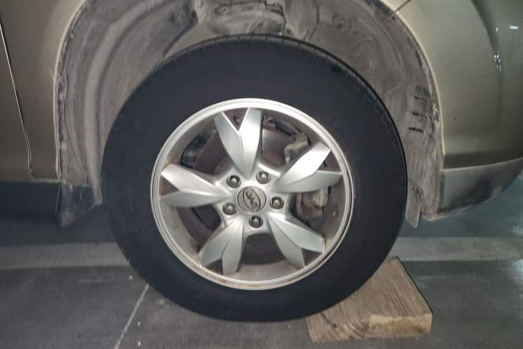 Used BYD S6 2013 Platinum Edition 2.0L Manual Luxury Model Right Front Wheel Hub