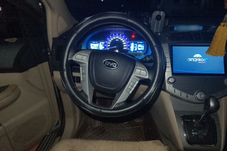 Used BYD S6 2013 Jingyue Edition 2.4L Automatic Luxury Model 5 Seats Steering Wheel