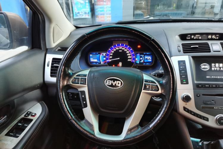 Used BYD S6 2013 Jingyue Edition 2.0L Manual Luxury Model 5 Seats Steering Wheel