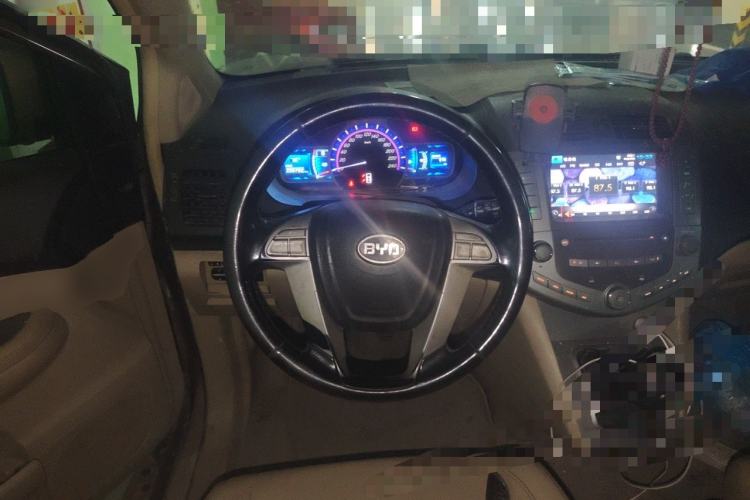 Used BYD S6 2013 Jingyue Edition 2.0L Manual Luxury Model 5 Seats Steering Wheel