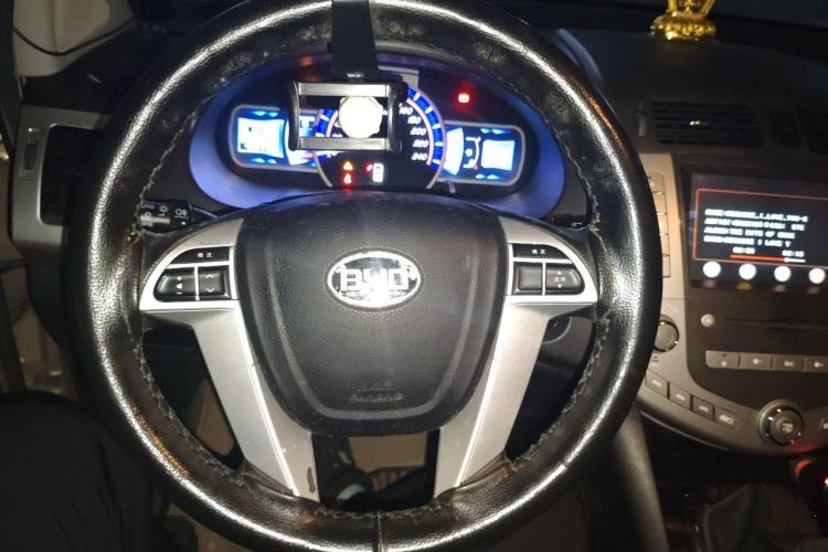 Used BYD S6 2013 Jingyue Edition 2.0L Manual Luxury Model 5 Seats Steering Wheel