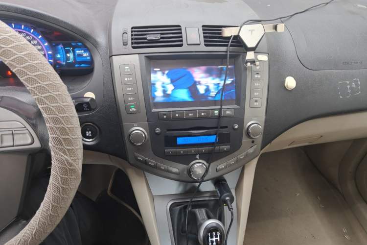 Used BYD S6 2014 2.0L Manual Luxury 5-Seater Audio And AC Panel