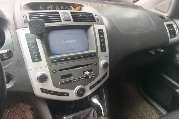 Used BYD S6 2014 1.5TI Manual Luxury 5-Seater Audio And AC Panel