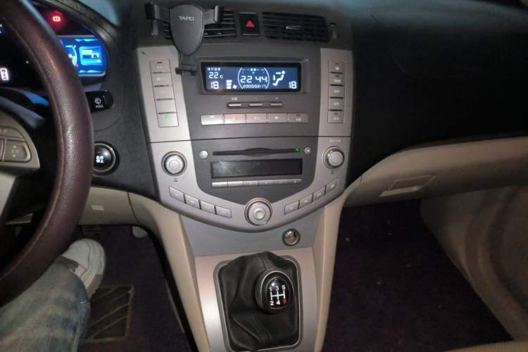 Used BYD S6 2014 2.0L Manual Luxury 5-Seater Audio And AC Panel