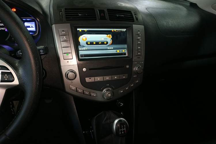 Used BYD S6 2014 2.0L Manual Luxury 5-Seater Audio And AC Panel