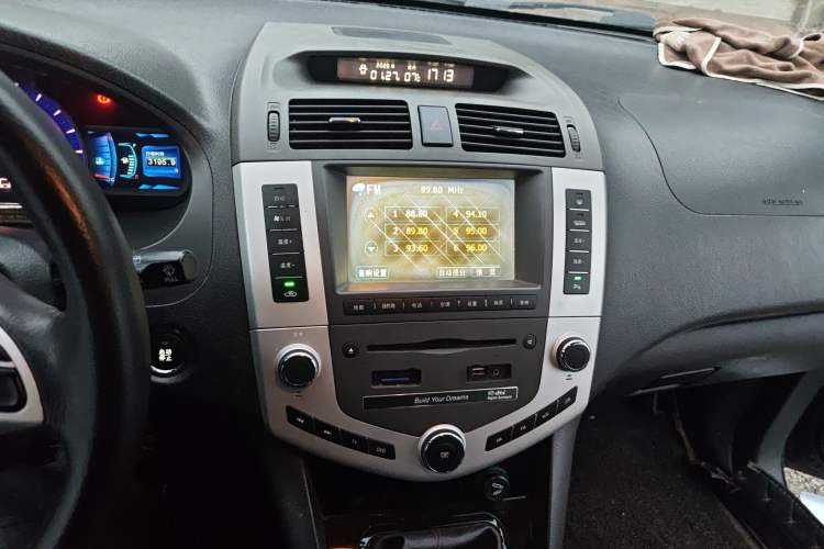 Used BYD S6 2014 1.5TI Manual Luxury 7-Seater Audio And AC Panel