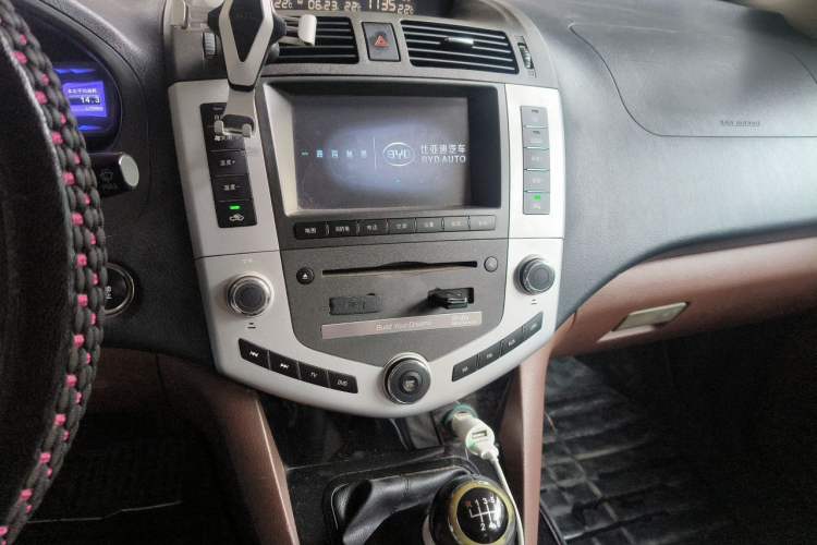 Used BYD S6 2014 1.5TI Manual Luxury 5-Seater Audio And AC Panel