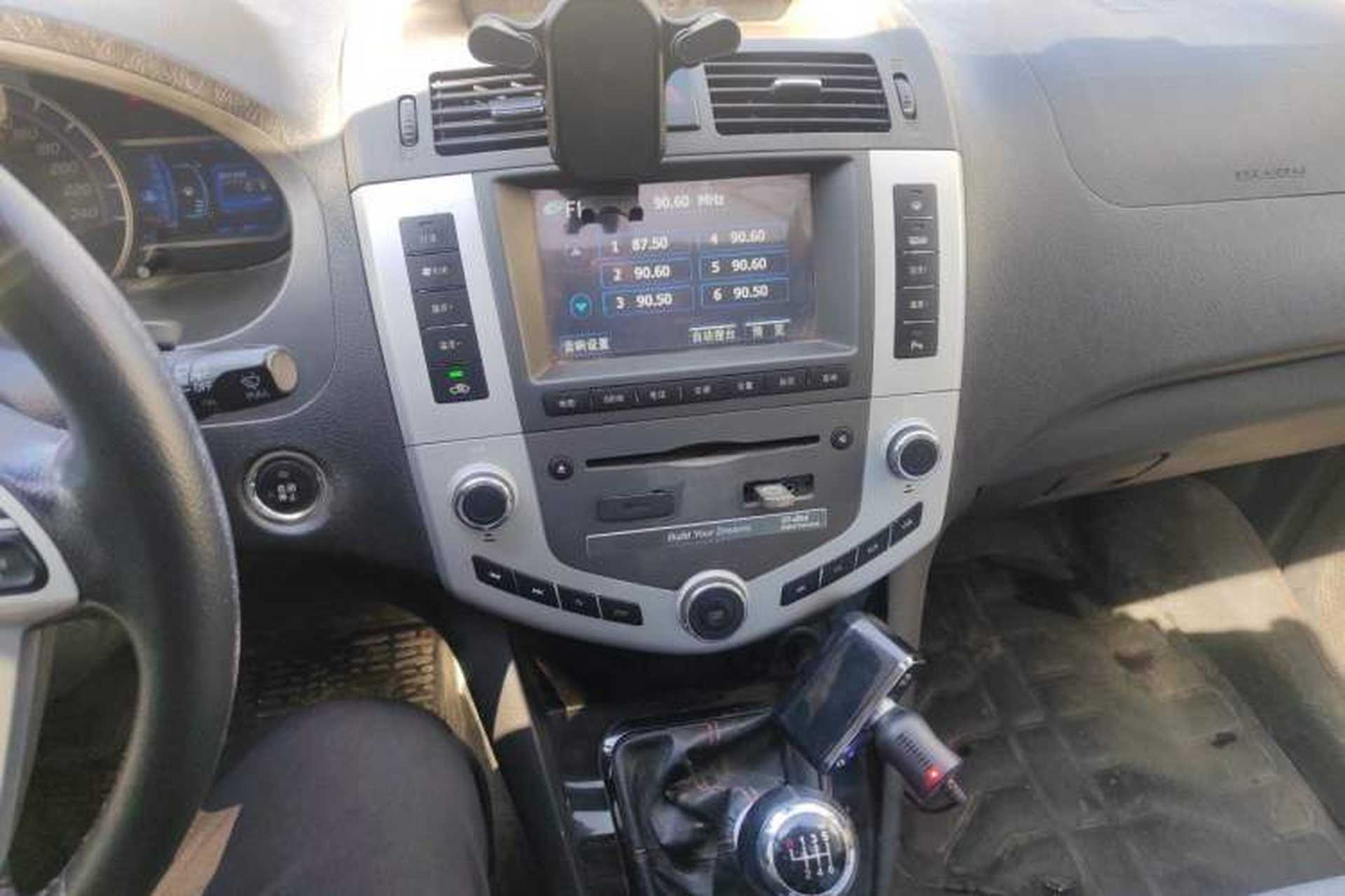 Used BYD S6 2014 1.5TI Manual Luxury 5-Seater Audio And AC Panel