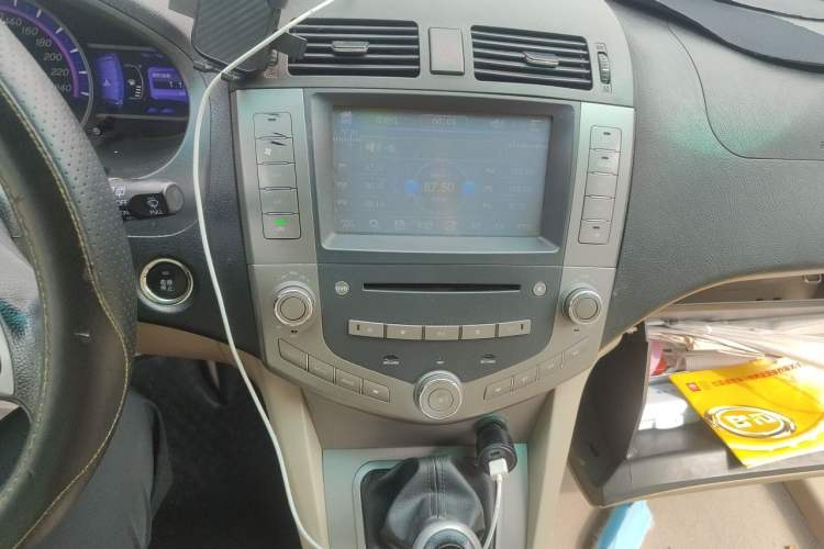 Used BYD S6 2014 2.0L Manual Luxury 5-Seater Audio And AC Panel