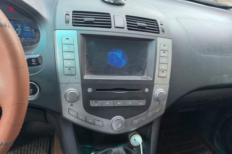Used BYD S6 2014 2.0L Manual Luxury 5-Seater Audio And AC Panel