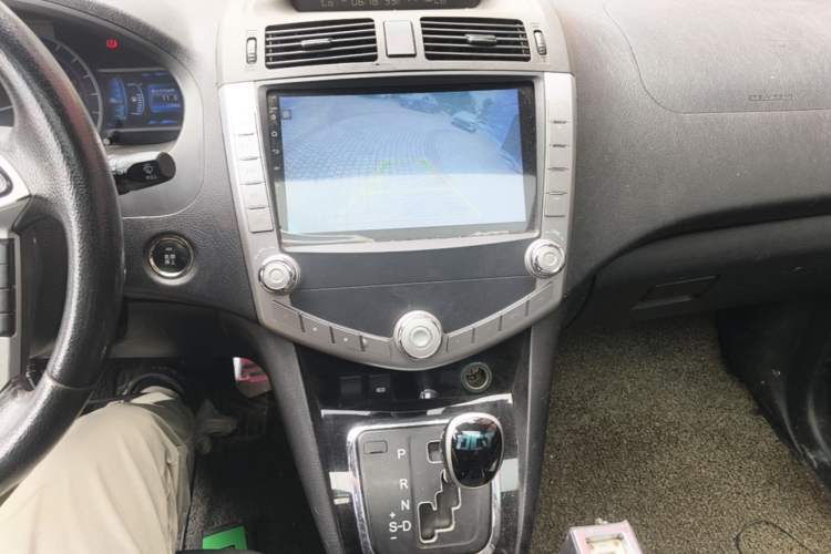 Used BYD S6 2014 2.4L Automatic Prestige 5-Seater Audio And AC Panel