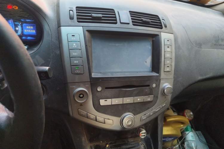 Used BYD S6 2014 2.0L Manual Luxury 5-Seater Audio And AC Panel