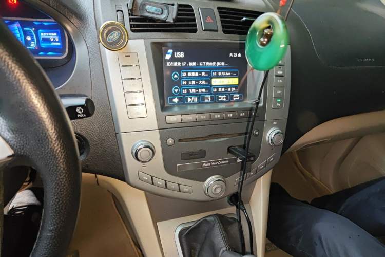 Used BYD S6 2014 2.0L Manual Luxury 5-Seater Audio And AC Panel