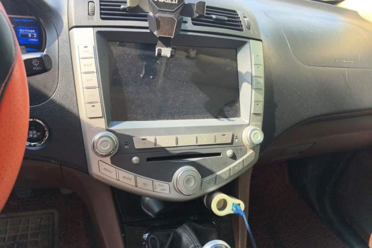 Used BYD S6 2014 2.0L Manual Luxury 5-Seater Audio And AC Panel