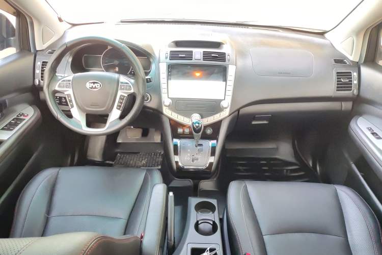 Used BYD S6 2014 2.4L Automatic Prestige 5-Seater Center Console