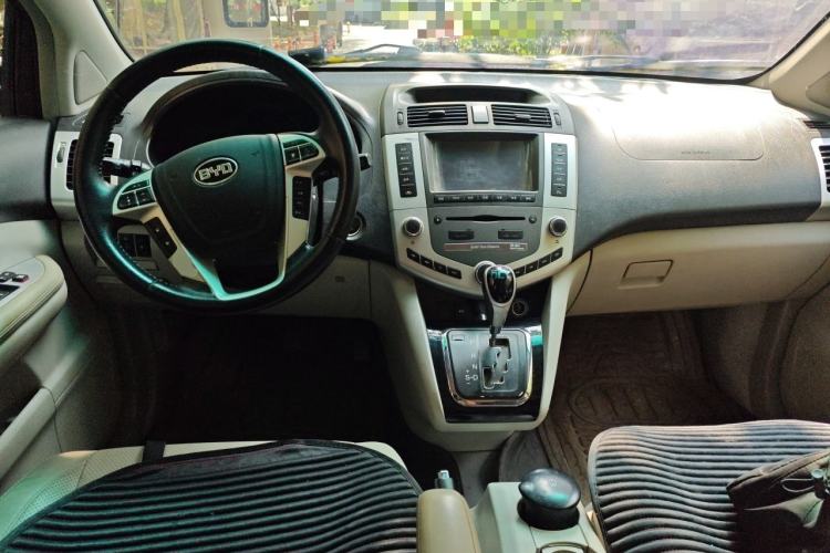Used BYD S6 2014 2.4L Automatic Flagship 5-Seater Center Console