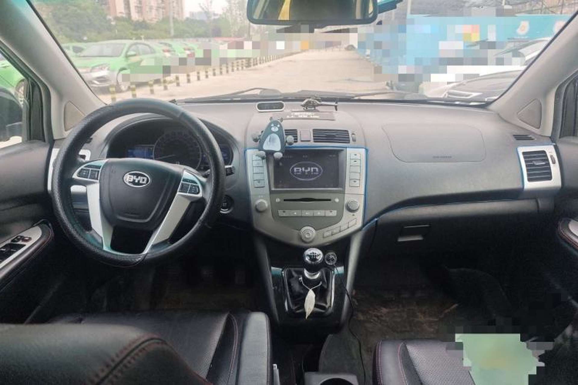 Used BYD S6 2014 1.5TI Manual Luxury 5-Seater Center Console