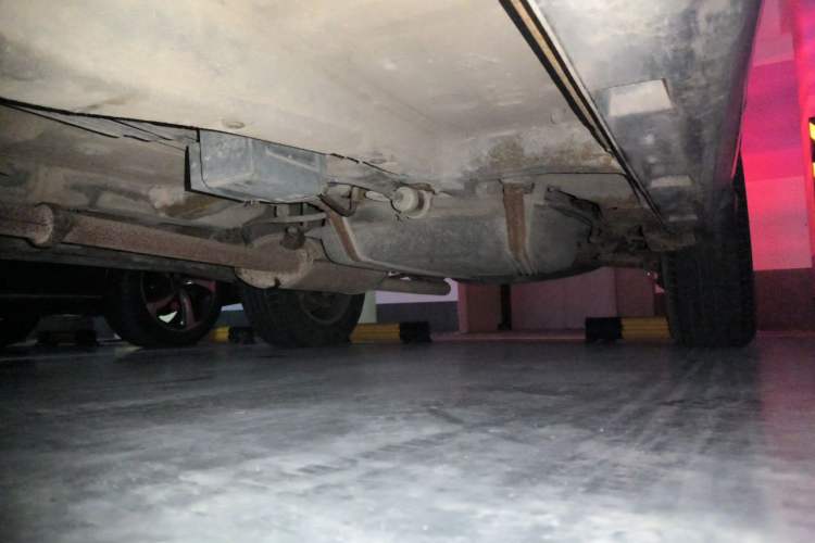 Used BYD S6 2014 2.0L Manual Luxury 5-Seater Chassis Front Left