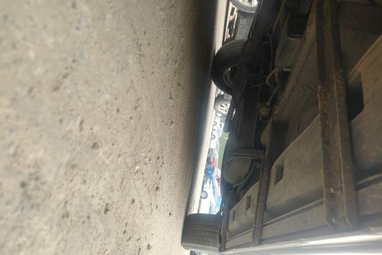 Used BYD S6 2014 2.0L Manual Luxury 5-Seater Chassis Front Left