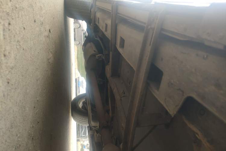 Used BYD S6 2014 2.0L Manual Luxury 5-Seater Chassis Front Right