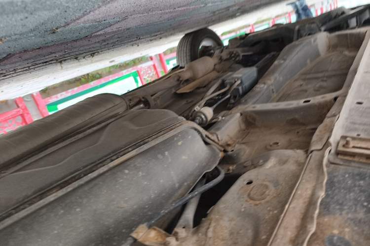 Used BYD S6 2014 2.4L Automatic Prestige 5-Seater Chassis Rear Left