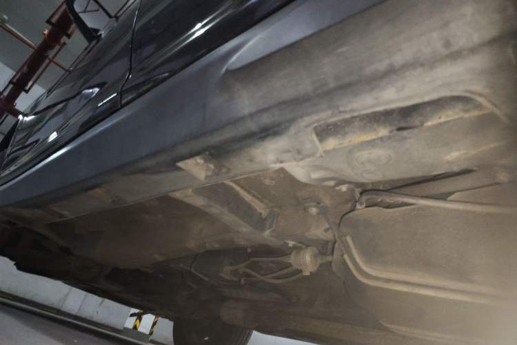 Used BYD S6 2014 2.0L Manual Luxury 7-Seater Chassis Rear Left