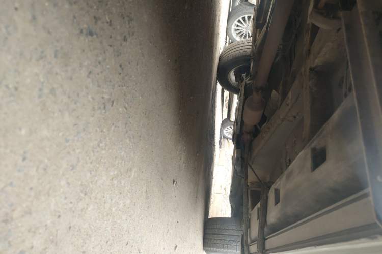 Used BYD S6 2014 2.0L Manual Luxury 5-Seater Chassis Rear Right