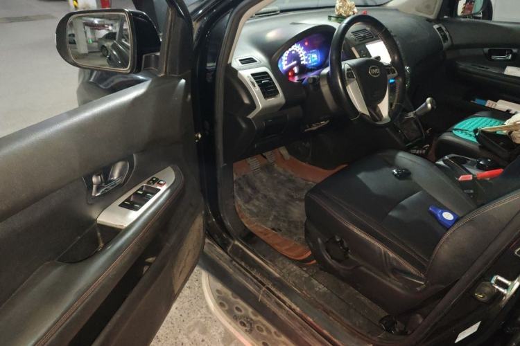 Used BYD S6 2014 2.0L Manual Luxury 5-Seater Driver Seat