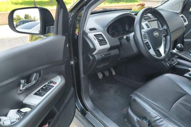 Used BYD S6 2014 1.5TI Manual Luxury 7-Seater Driver Seat