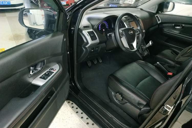 Used BYD S6 2014 2.0L Manual Luxury 5-Seater Driver Seat