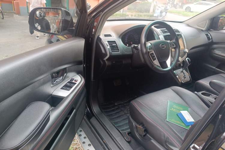 Used BYD S6 2014 2.4L Automatic Prestige 5-Seater Driver Seat