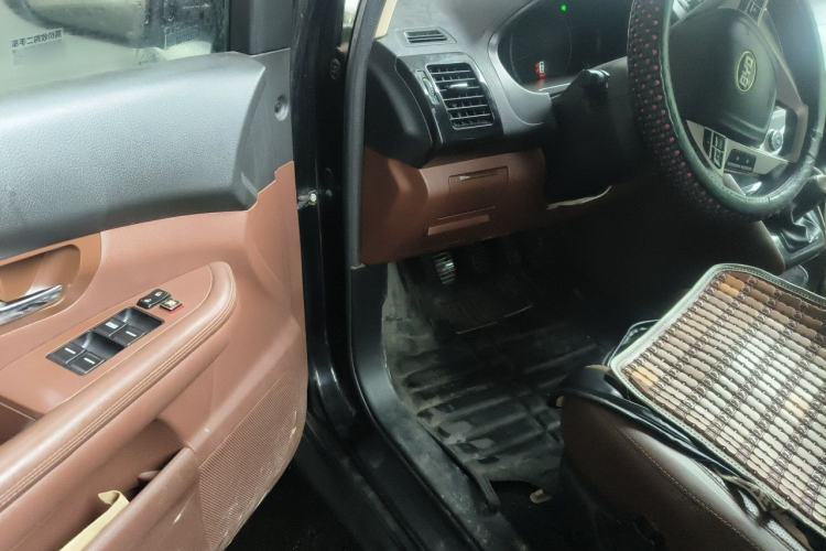 Used BYD S6 2014 1.5TI Manual Luxury 5-Seater Driver Seat