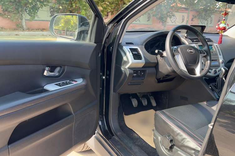 Used BYD S6 2014 2.0L Manual Luxury 5-Seater Driver Seat