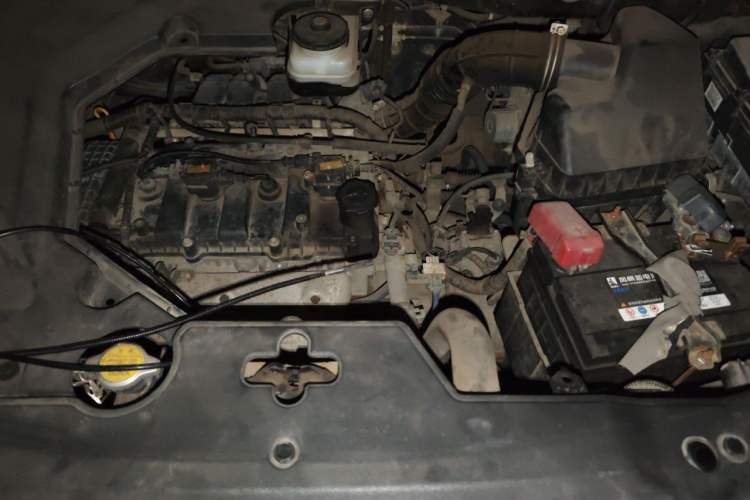 Used BYD S6 2014 2.0L Manual Elite Version 5 Seats Engine Bay