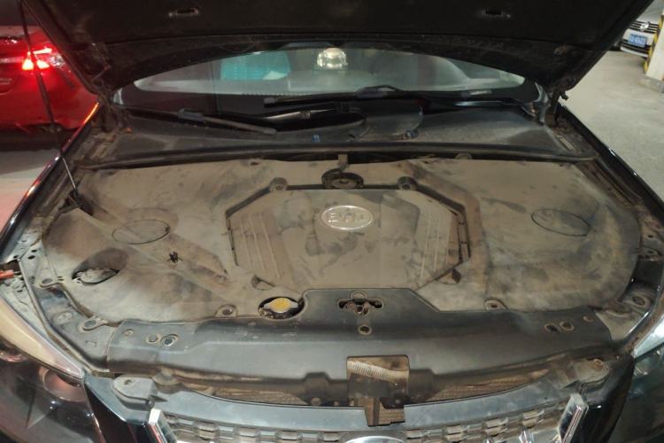 Used BYD S6 2014 2.0L Manual Luxury 5-Seater Engine Bay