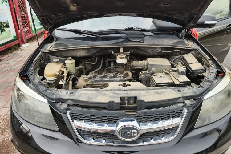 Used BYD S6 2014 2.4L Automatic Prestige 5-Seater Engine Bay