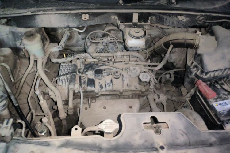 Used BYD S6 2014 2.0L Manual Luxury 5-Seater Engine Bay