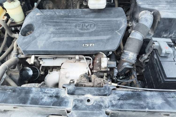 Used BYD S6 2014 1.5TI Manual Luxury 7-Seater Engine Bay