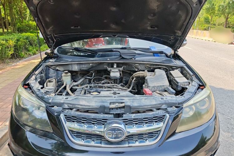 Used BYD S6 2014 2.0L Manual Luxury 5-Seater Engine Bay
