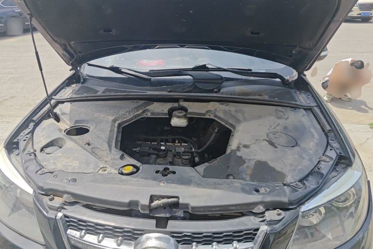 Used BYD S6 2014 2.0L Manual Luxury 5-Seater Engine Bay