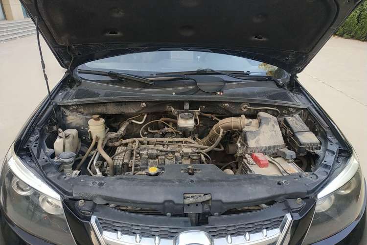 Used BYD S6 2014 2.0L Manual Luxury 5-Seater Engine Bay