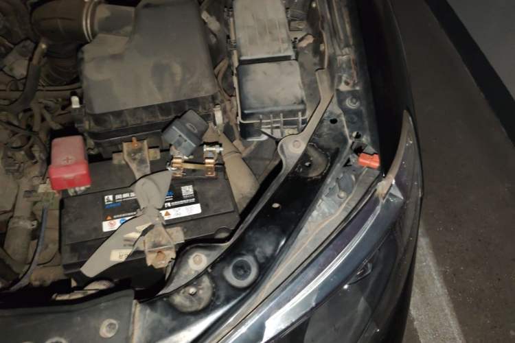 Used BYD S6 2014 2.0L Manual Elite Version 5 Seats Engine Bay Left