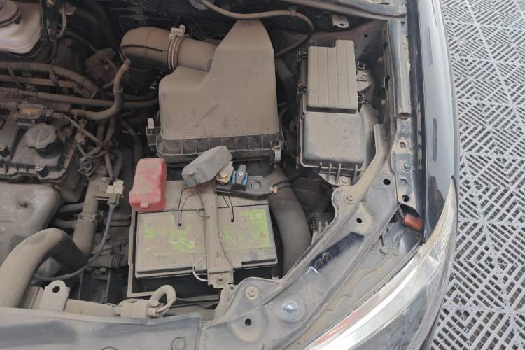 Used BYD S6 2014 2.0L Manual Luxury 5-Seater Engine Bay Left