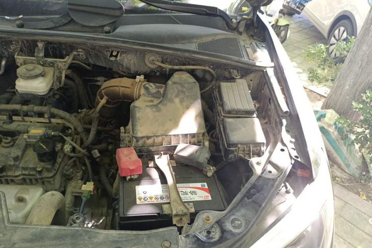 Used BYD S6 2014 2.0L Manual Luxury 5-Seater Engine Bay Left