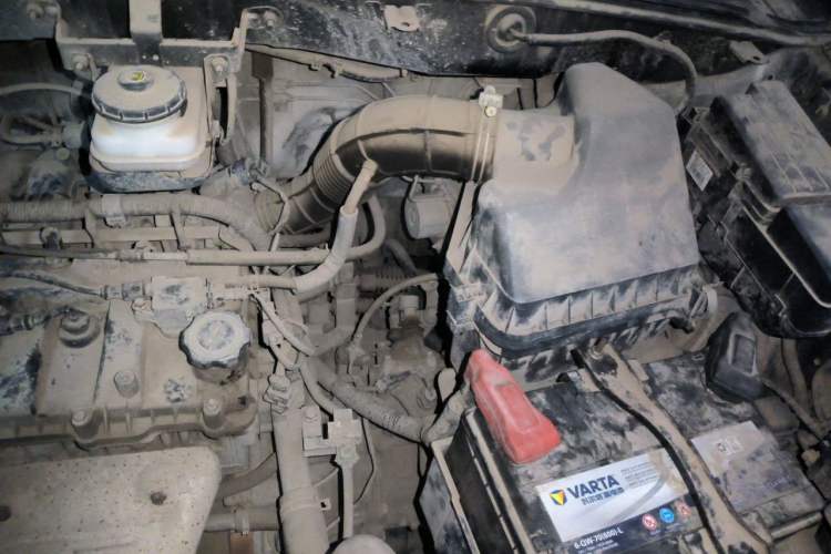 Used BYD S6 2014 2.0L Manual Luxury 5-Seater Engine Bay Left