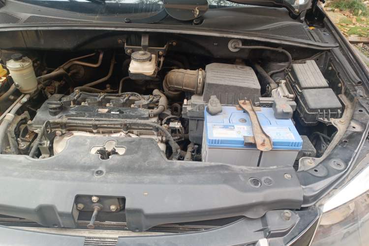 Used BYD S6 2014 2.4L Automatic Prestige 5-Seater Engine Bay Left