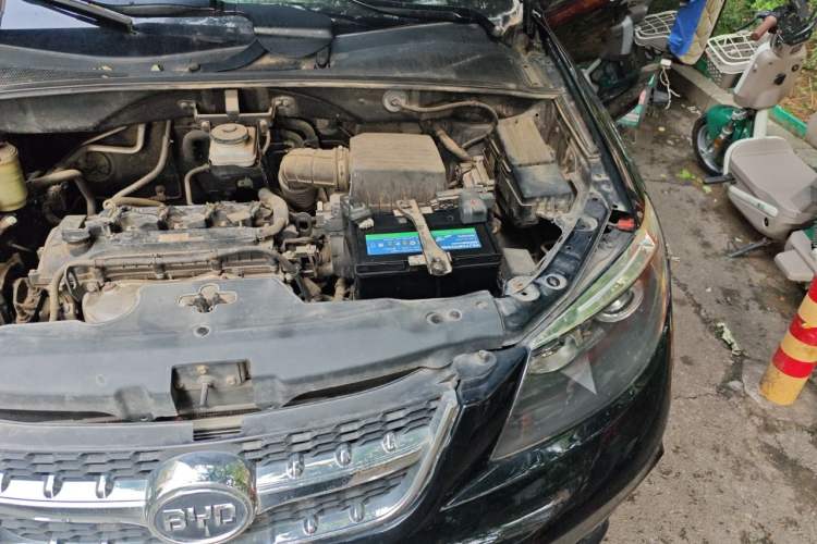 Used BYD S6 2014 2.4L Automatic Flagship 5-Seater Engine Bay Left